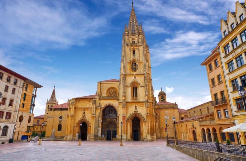 Archivo:Catedral de Oviedo.jpg