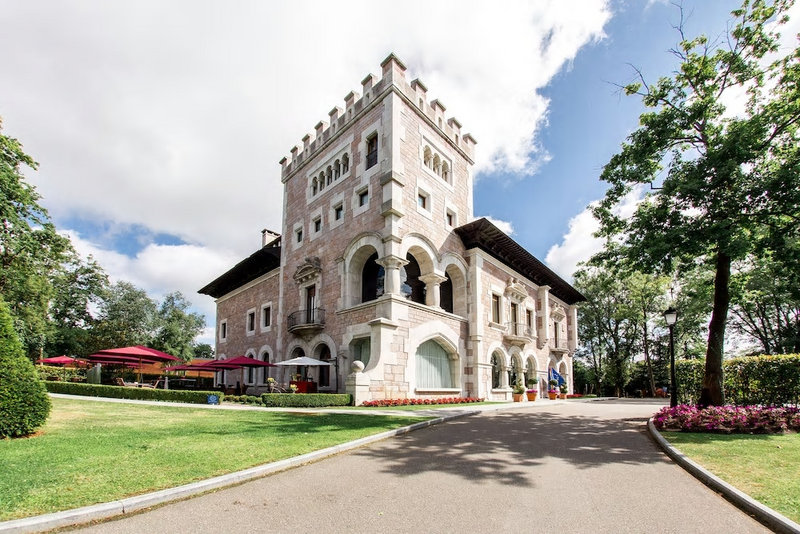 Archivo:Palacete-de-los-Sela.jpg