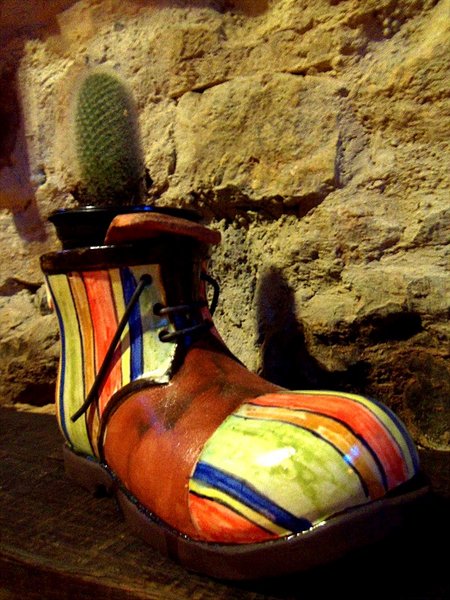 Archivo:SHOES.jpg