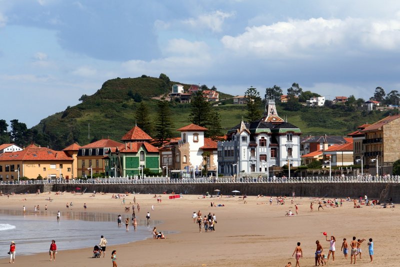 Archivo:Ribadesella (Asturias) 04.jpg